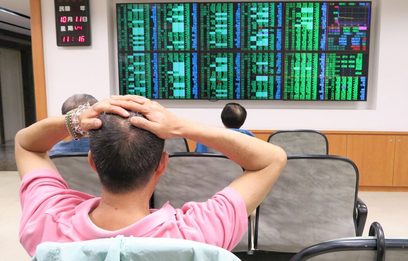 美艦經過台灣引美中情勢緊張 台股失守9800點
