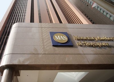 新加坡金管局收緊貨幣政策 警示貿易風險