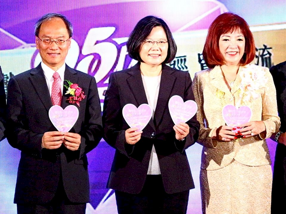 總統：台灣一直在進步 把握機會投資台灣