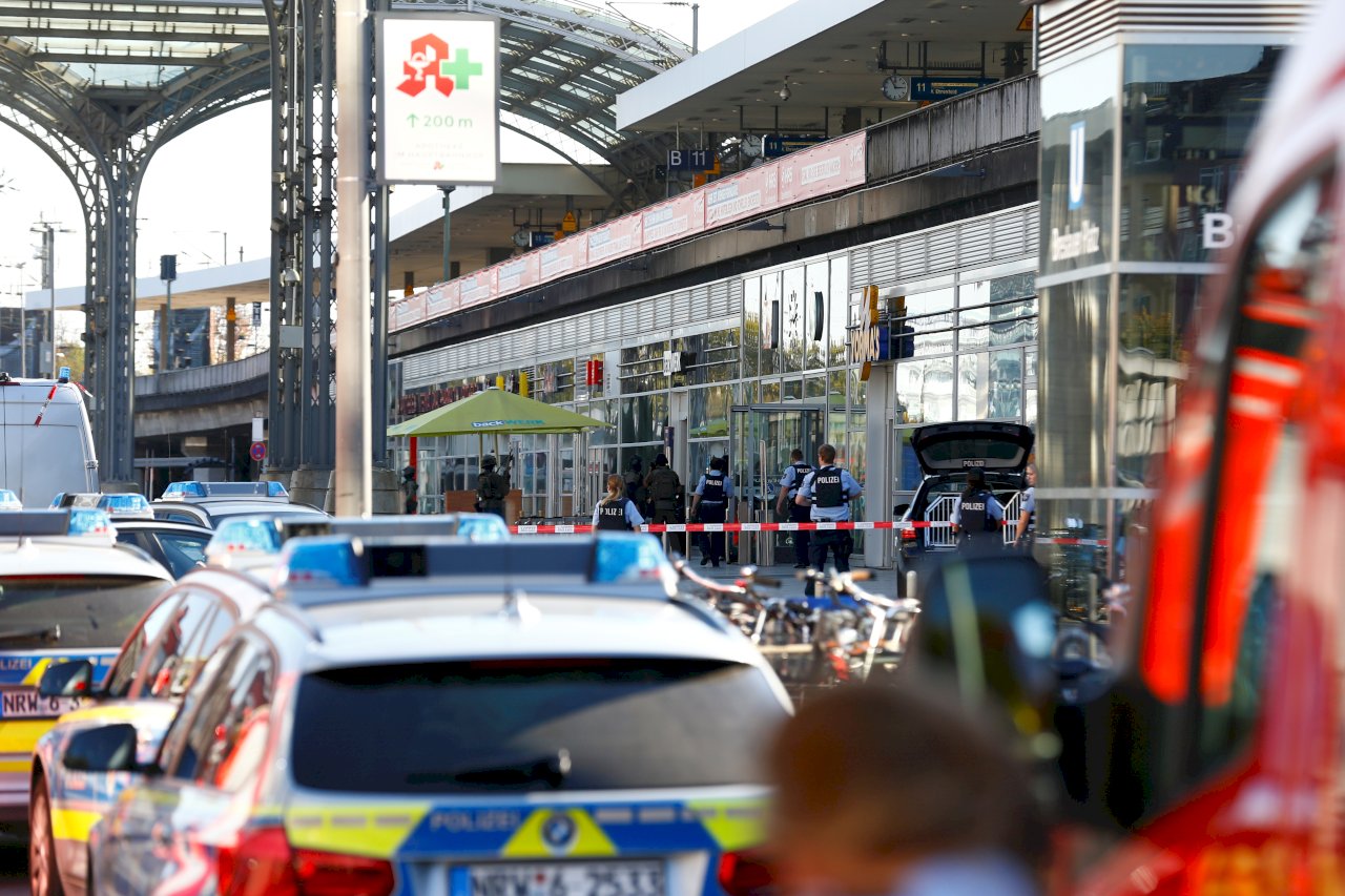 德國科隆車站武裝男子挾持一女性人質