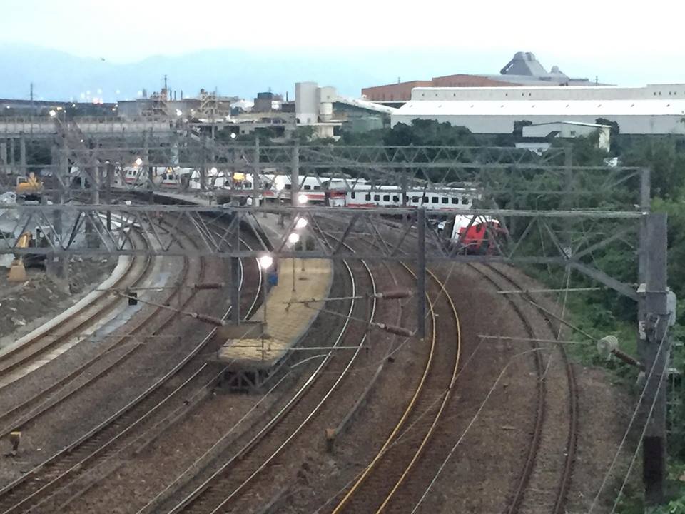 普悠瑪號發生翻覆事故 台鐵成立一級應變小組