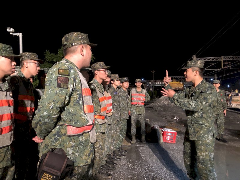 普悠瑪翻覆事故 國軍海陸空出動馳援