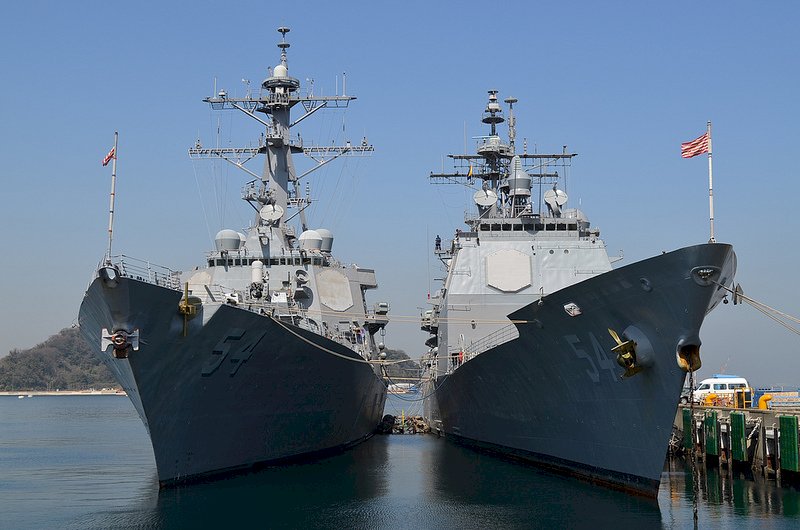 美兩軍艦通過台海 美官員：中方多艘艦艇尾隨