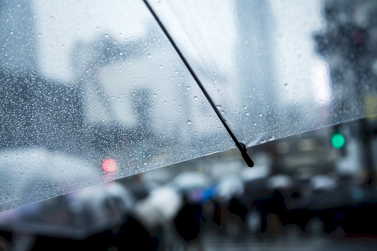 上午北東雨勢稍緩 下午水氣增