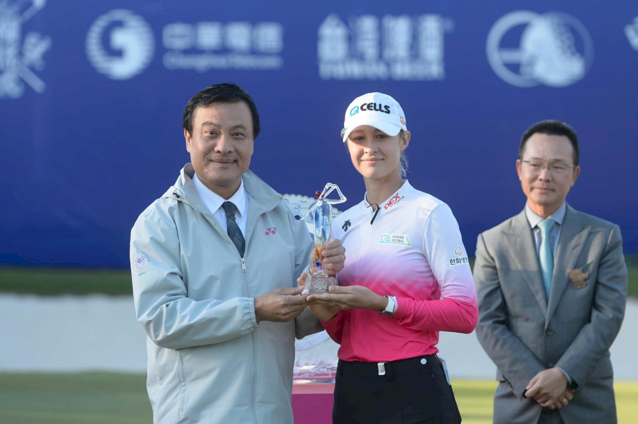 蘇嘉全擔LPGA頒獎嘉賓 盼徐薇淩明年奪冠