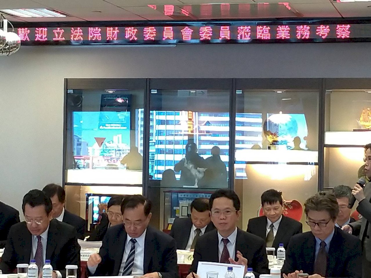 顧立雄：上市櫃加興櫃新掛達百家 今年可達標