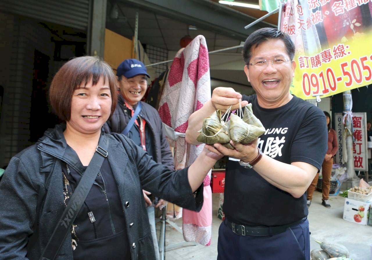 選舉巷戰 龍跑市場搏感情 燕受邀座談倡理念