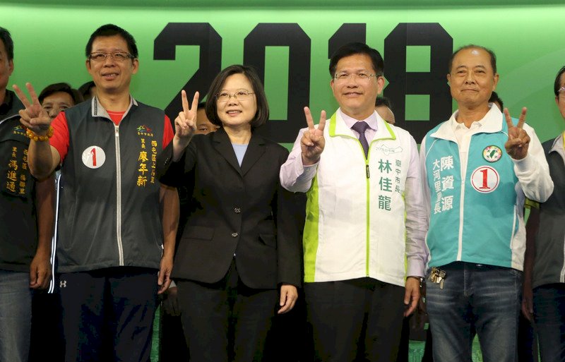 民進黨行動中執會開拔台中 力挺林佳龍