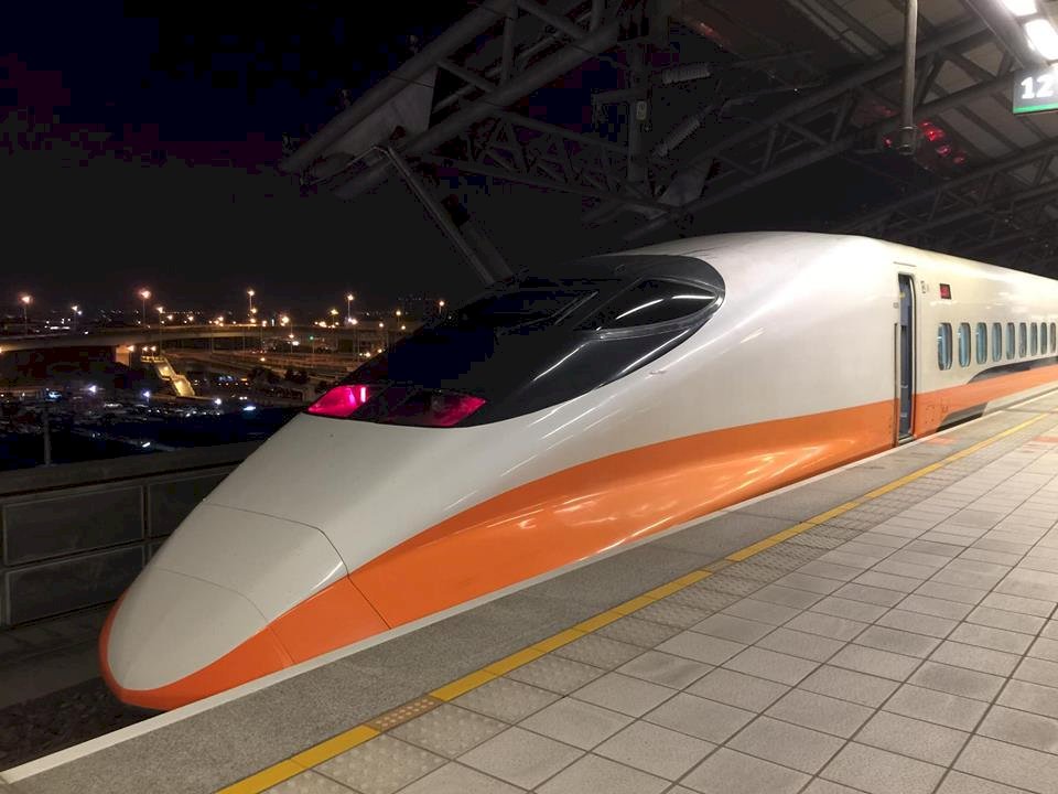 風雨趨緩 高鐵午後復駛 全線加開列車