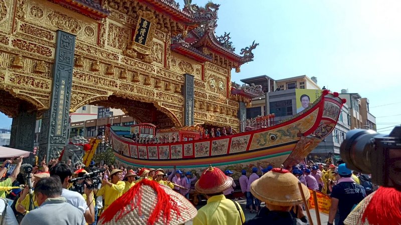 東港王船遶境 陸上行舟沿途震撼