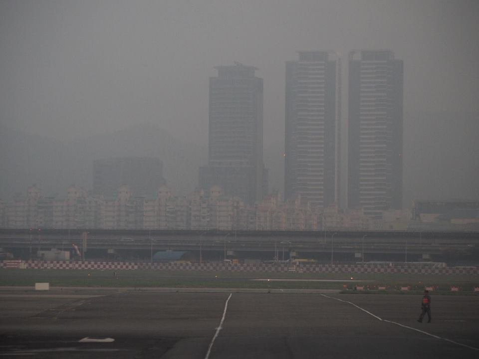 全台58測站空品達有害等級 西半部霧茫茫