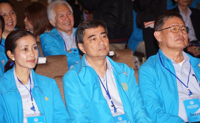 泰國民主黨主席選舉 前總理艾比希蟬聯