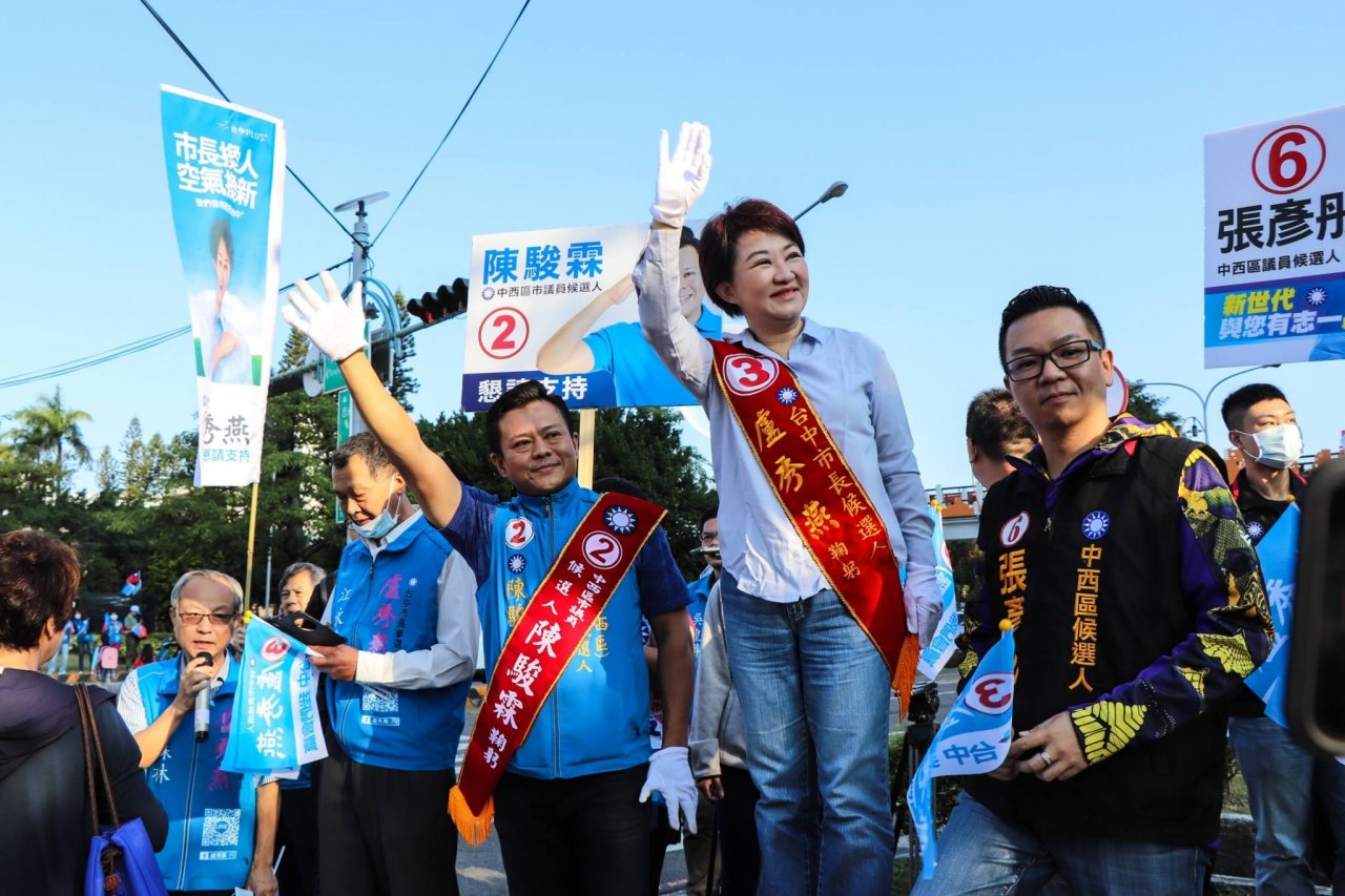 台中市長辯論登場 龍燕摩拳擦掌備戰