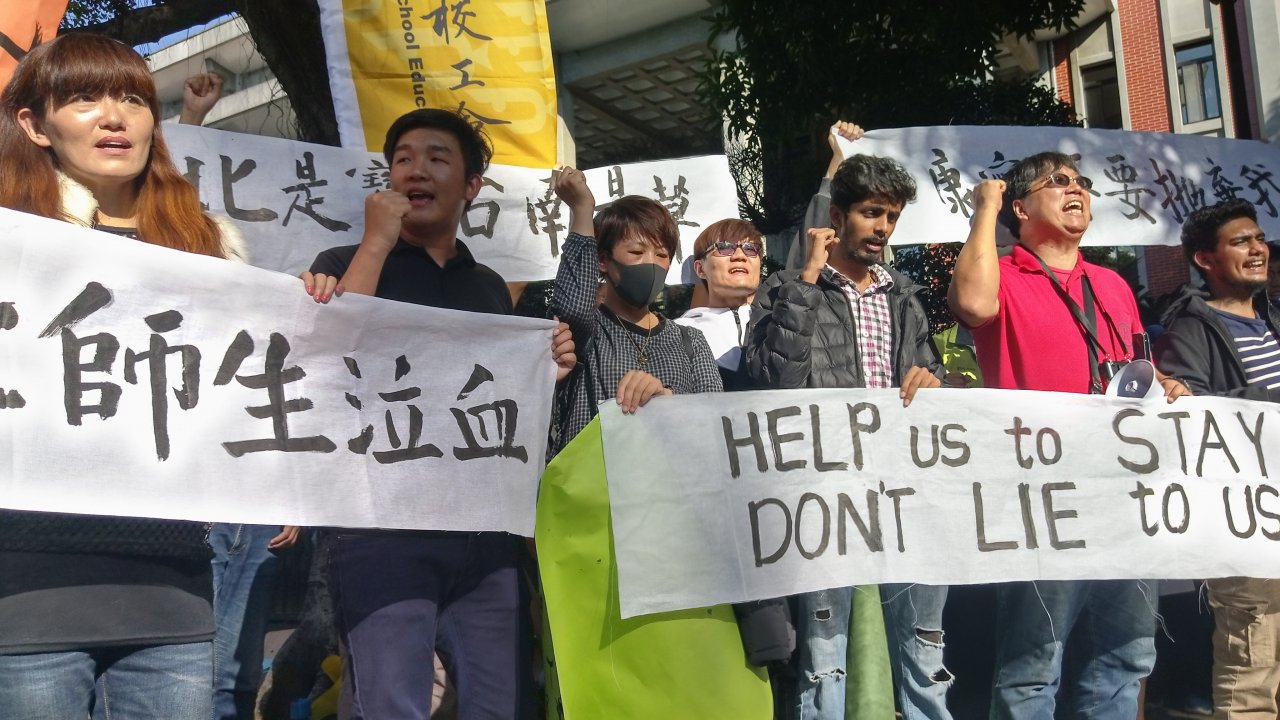 康寧遭重罰恐停招 師生帶斯里蘭卡生赴教部陳情