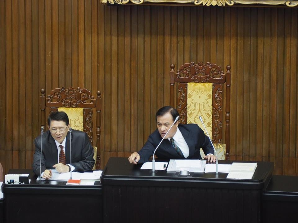 藍委爬主席台促賴揆報告 蘇嘉全變臉喊休息