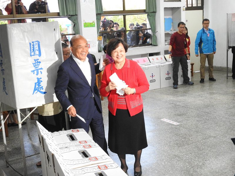 蘇貞昌偕夫人早起投票 侯友宜輕鬆投票後去運動