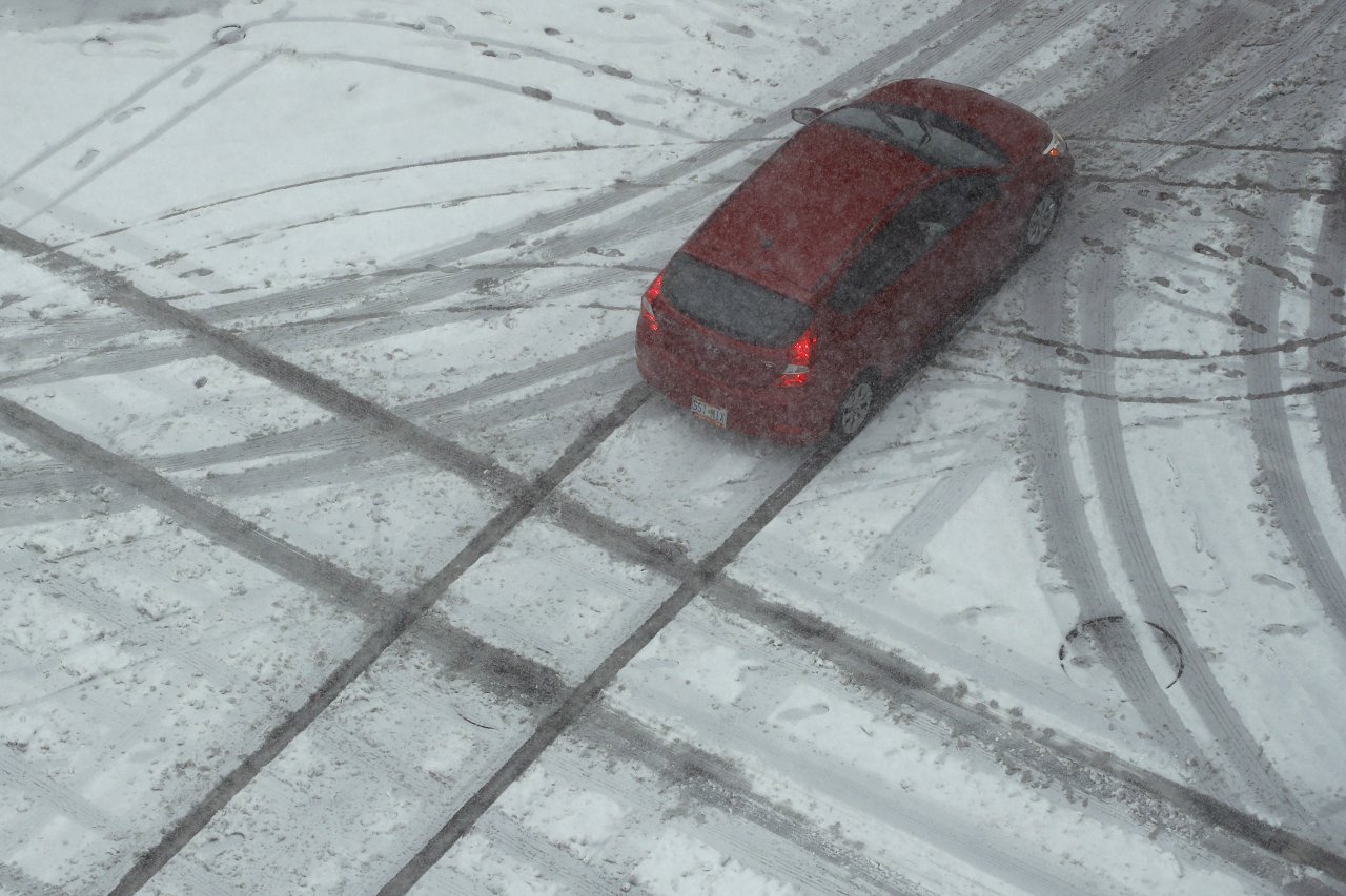 暴風雪打亂感恩節收假 美上千航班取消
