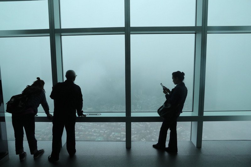 東北風南方水氣夾擊 全台多雲濕涼