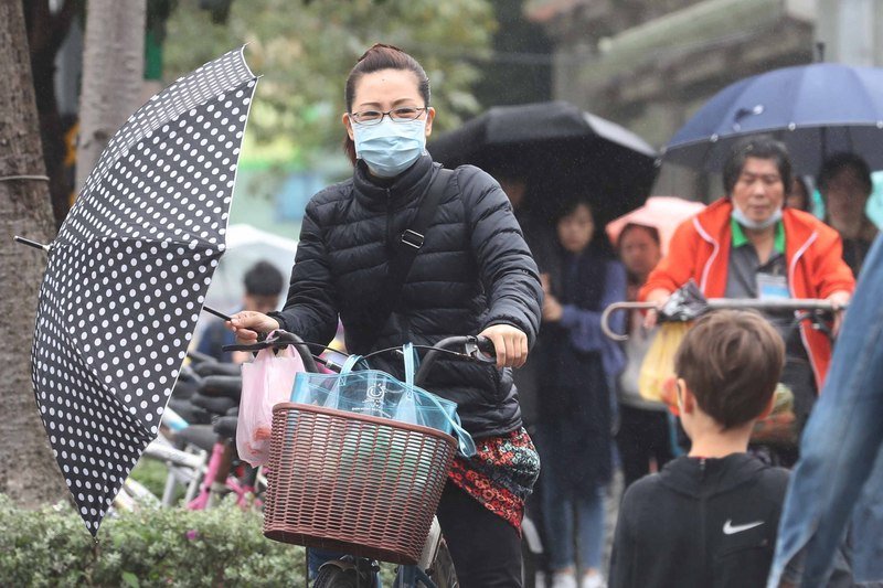 白天雨緩暫回溫 傍晚變天