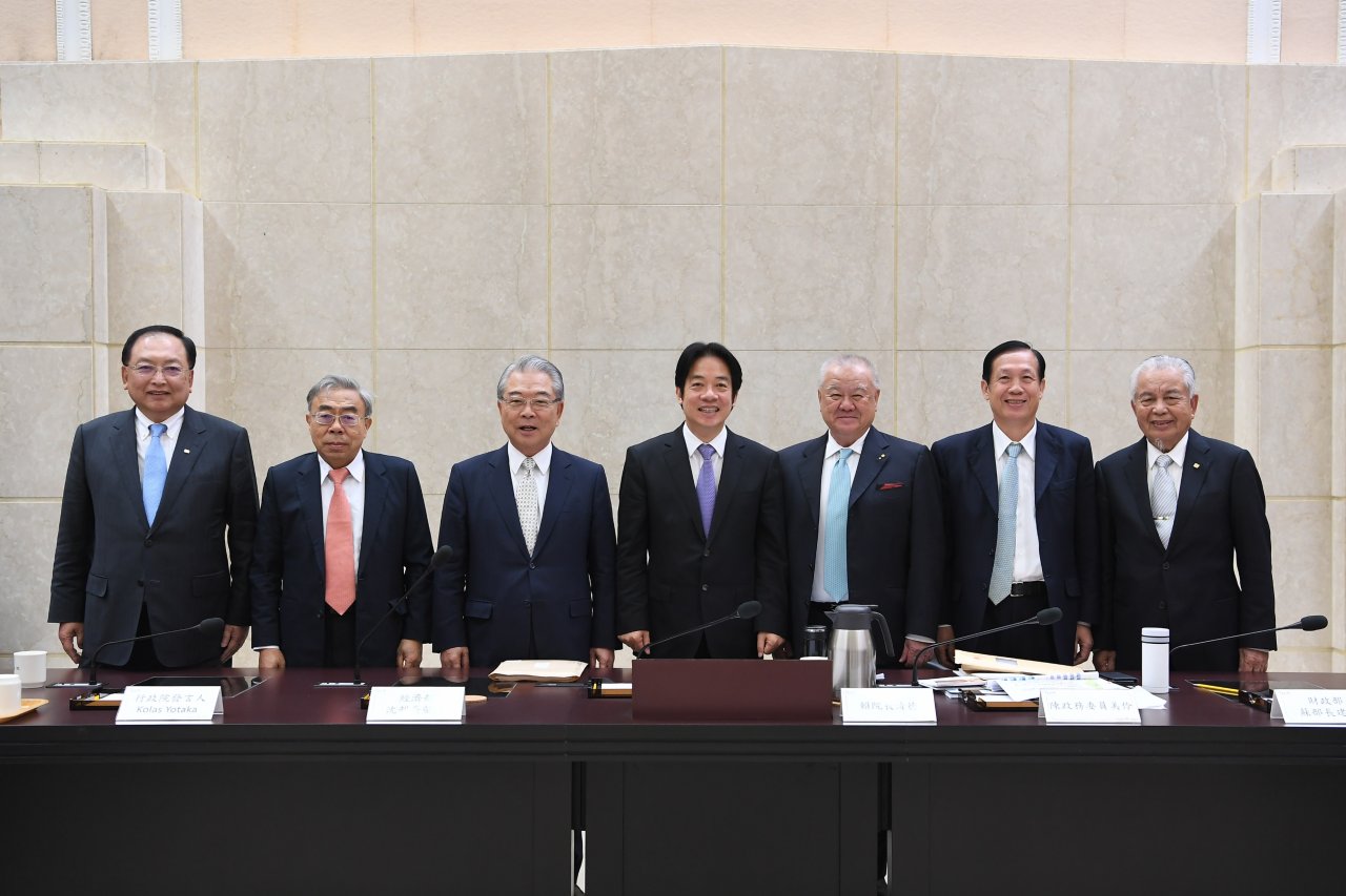 賴揆與六大工商團體座談 業界盼政府以更溫暖態度溝通