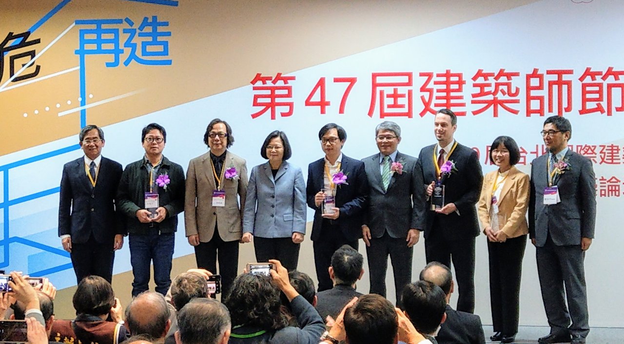 總統：危老重建破百件 建築師最關鍵