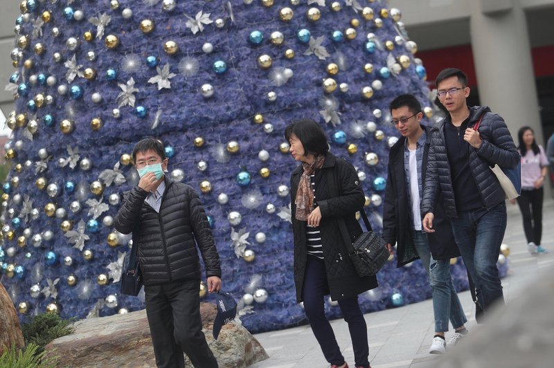 首波大陸冷氣團影響 北臺灣整天冷颼颼
