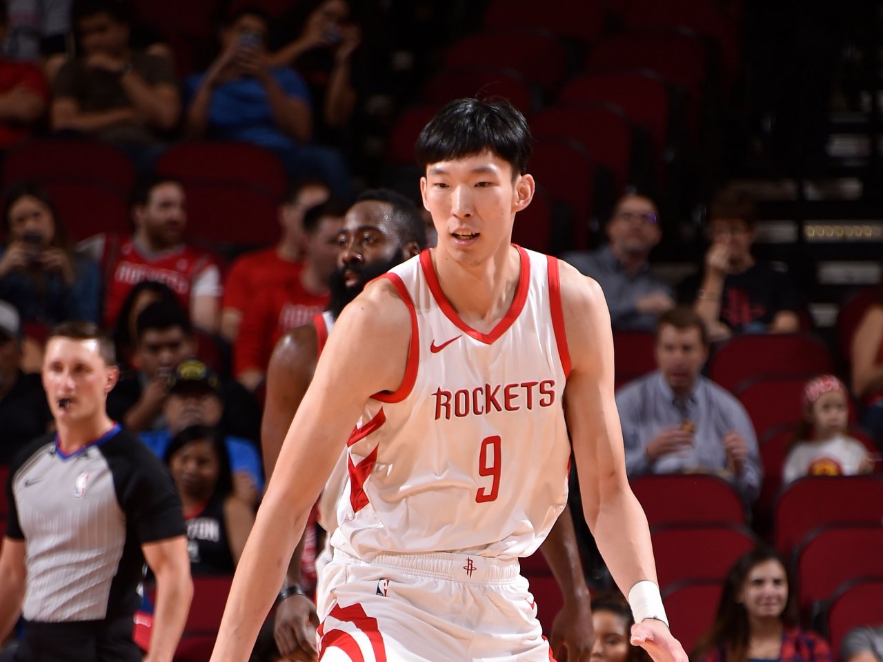 難升空 中國長人周琦遭NBA火箭捨棄