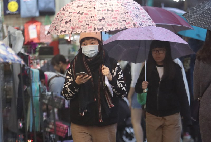 跨年夜高山可能降雪 元旦全台溼涼難見曙光