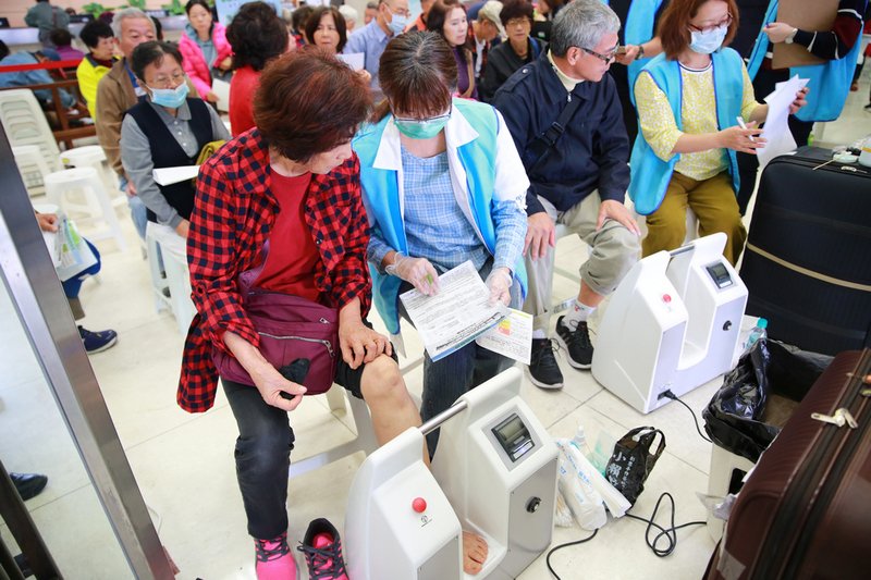變矮、駝背要注意  國健署提醒恐是骨鬆