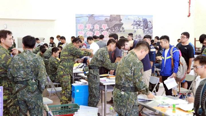 國防部：教召不再義務役優先 明年起納入志願役