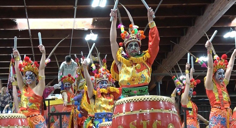 台灣陣頭上美國玫瑰花車遊行 預演獲滿堂彩