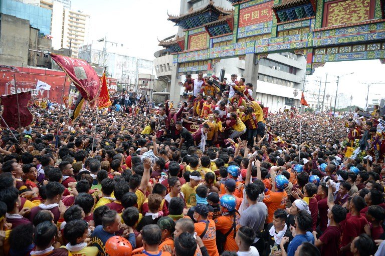 菲版媽祖繞境 黑耶穌出巡萬人空巷