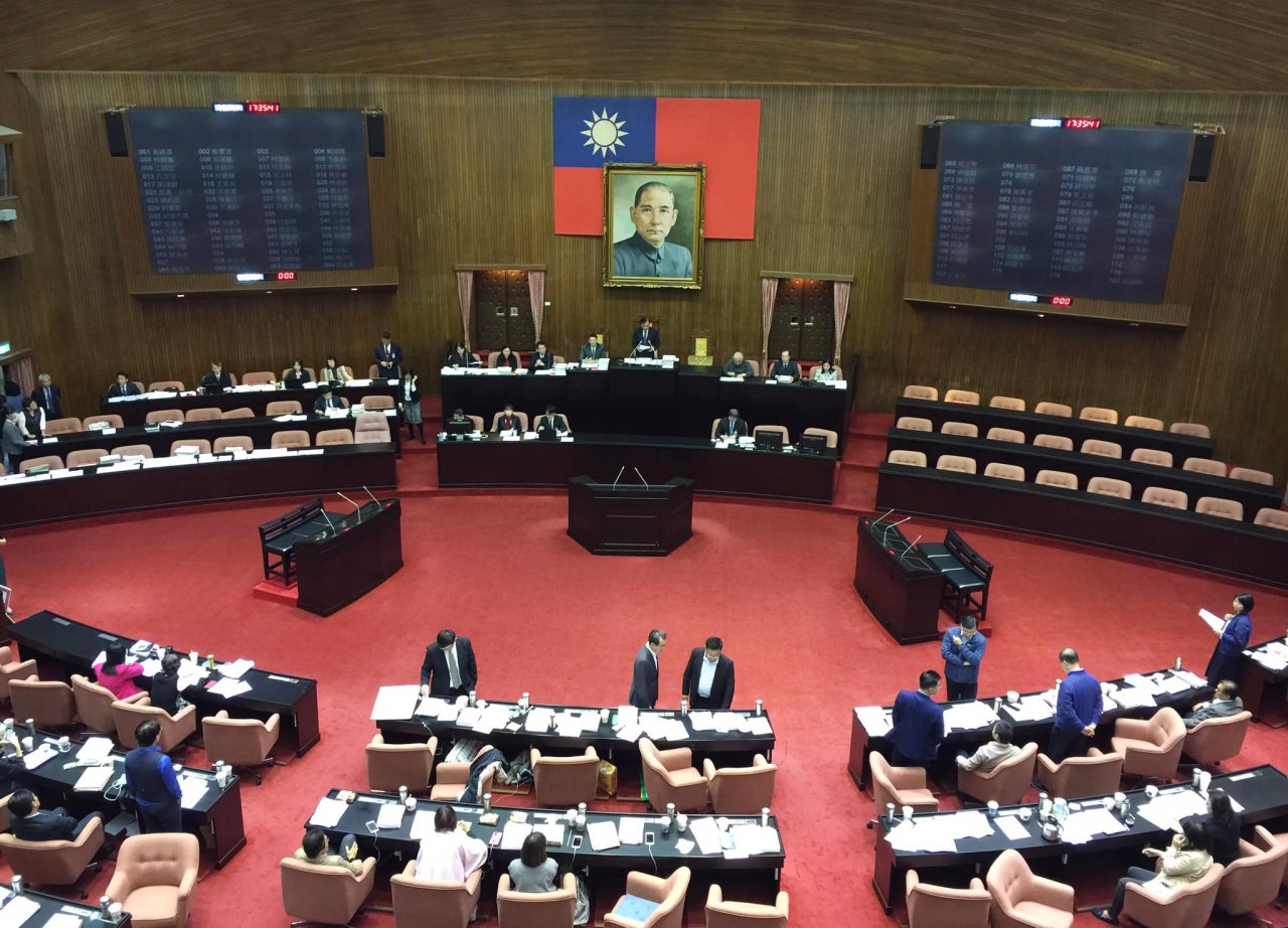 立院三讀 颱風登山遇險國家免賠