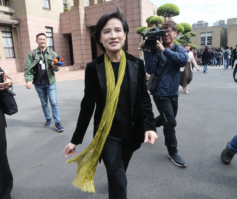 「我跟你都是一生追求理想的人」讓鄭麗君決定留任