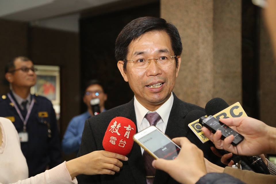 在台陸、港生連爆衝突 教長：確保台灣校園言論人身自由