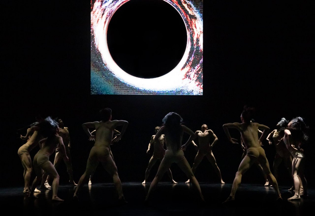 鄭宗龍攜手Sigur Rós 打造新舞作「毛月亮」