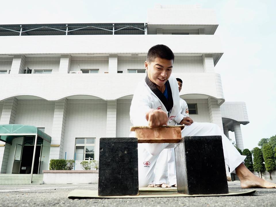 敦睦友邦受喝采 海陸莒拳背後熬苦功