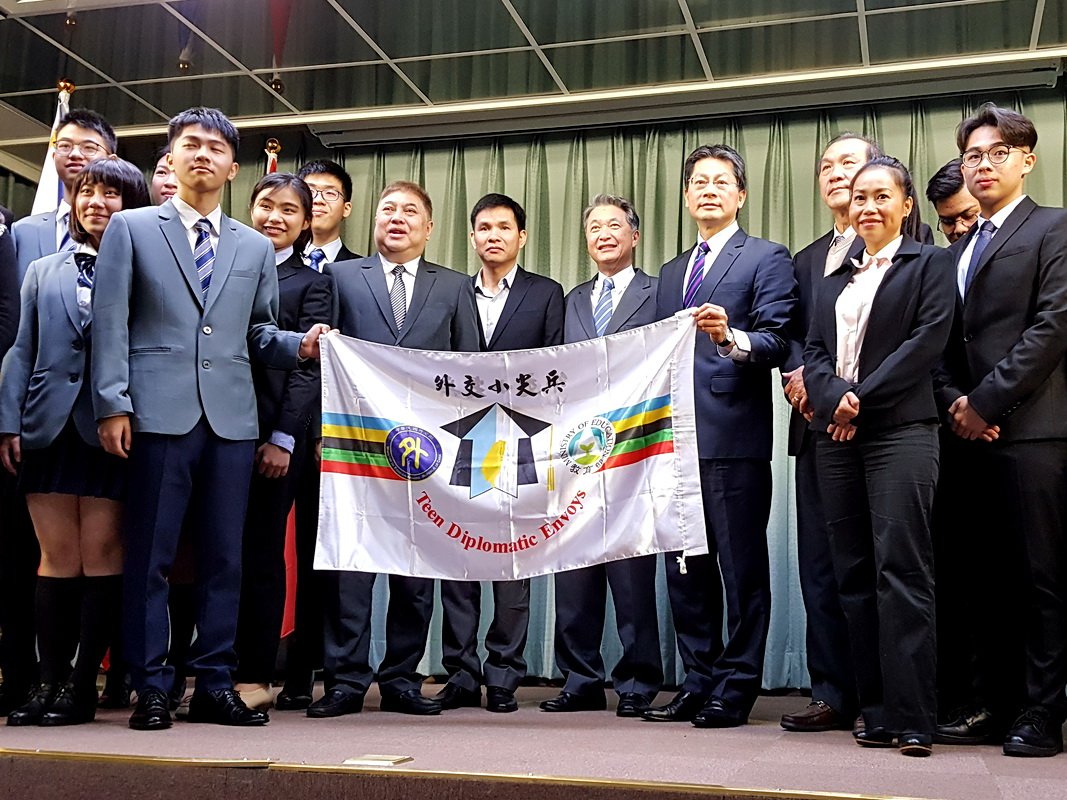推甄大加分 學校成立社團專攻外交小尖兵