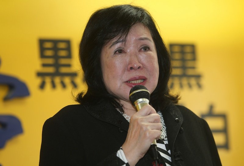 掌摑鄭麗君  鄭惠中妨害公務不起訴