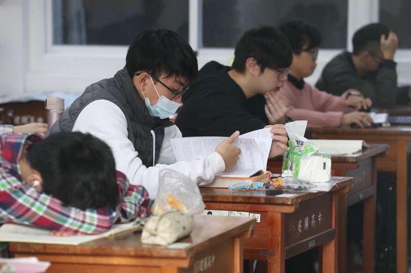 學測首日考國英社會 須帶有效證件應試