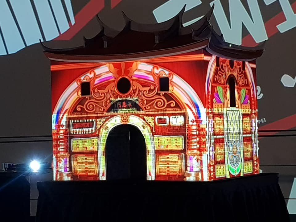 2019台北燈節   360度光雕投影「搖擺北門」