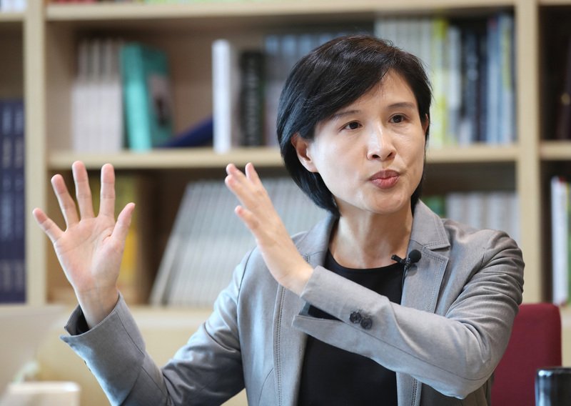 總統申報存款逾5400萬 鄭麗君夫婦身家逾14億