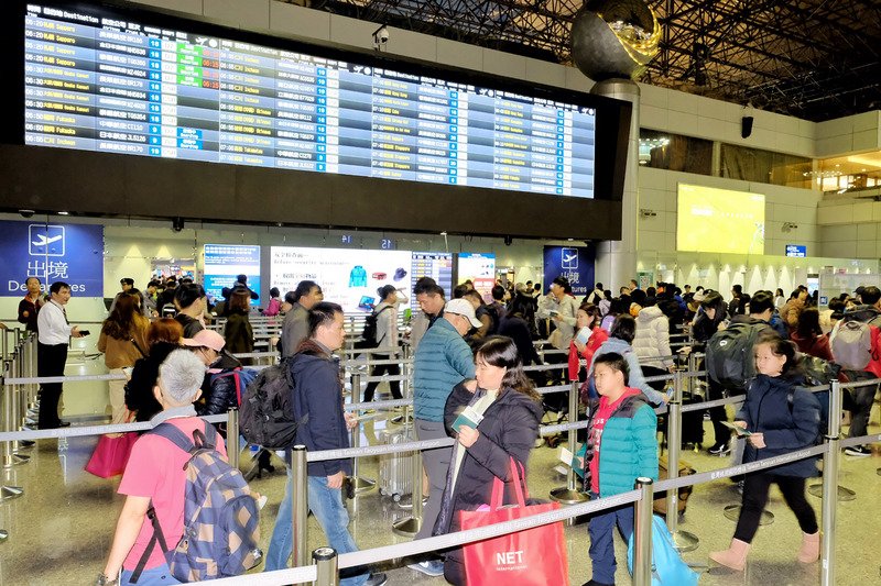 春節連假旅運創新高 桃機湧15萬出入境旅客