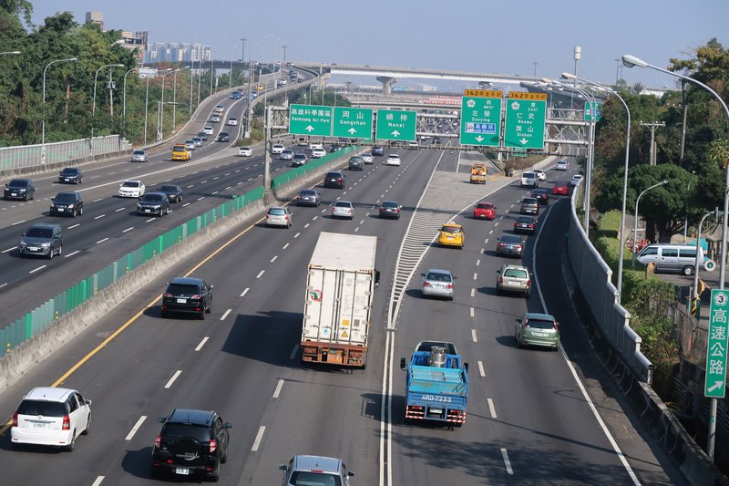 連假第3日上午國道順暢 午後7路段恐塞車