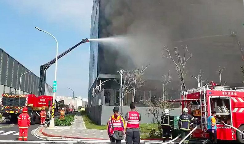 桃園嘉里大榮物流殘火撲滅 2移工仍待尋
