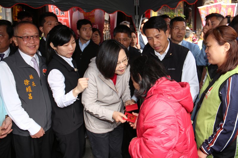 總統赴中苗竹參拜 祈求國泰民安