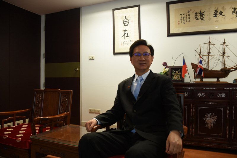 ◎第一個以LINE帳號推動僑務、請泰國網紅行銷台灣、把醫療、教育、科技資源注入僑務工作！童振源將接掌僑委會。
