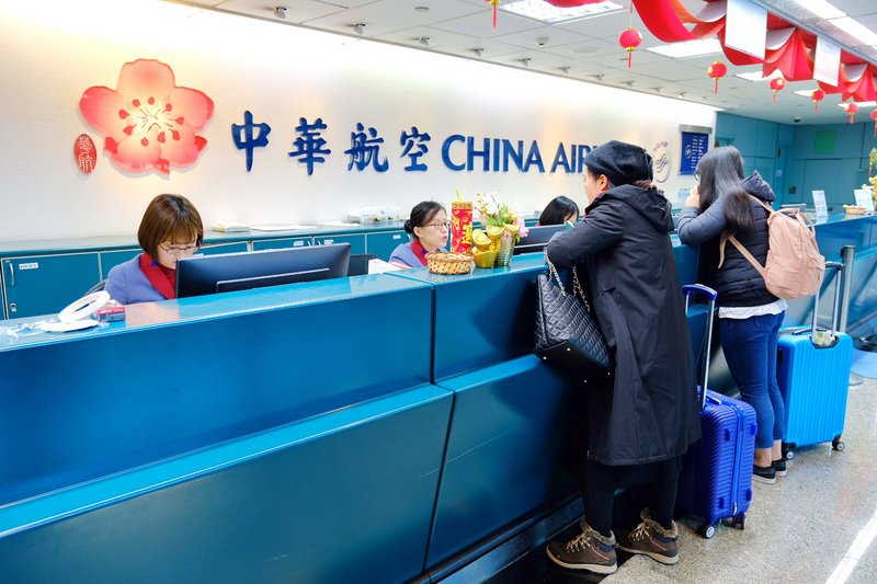 武漢肺炎衝擊／航空業急凍 華航宣布主管減薪10%