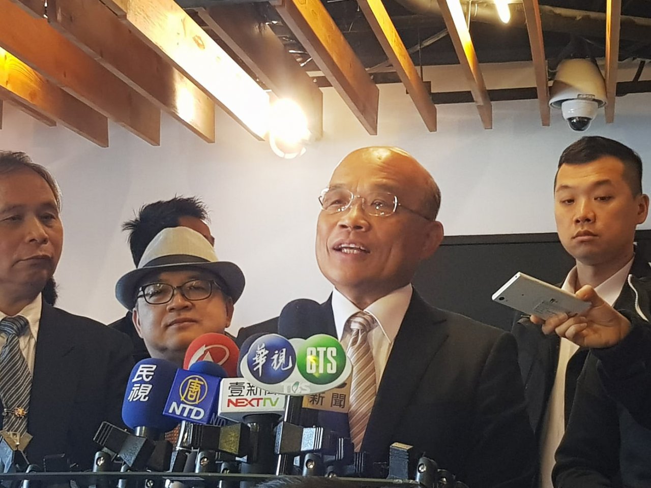 新能源政策遭指不尊重公投 蘇揆：有現實困難