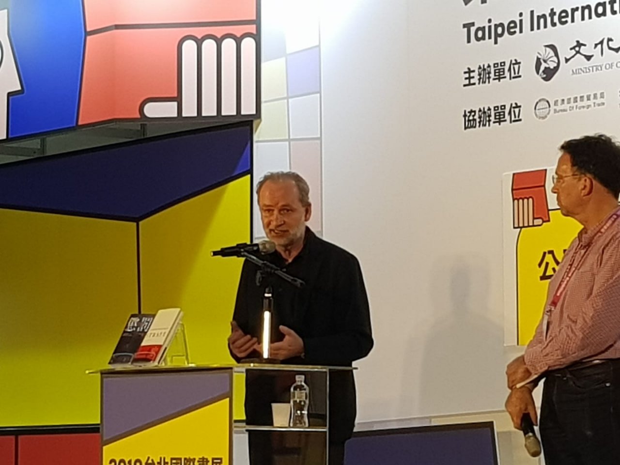 德作家馮席拉赫首訪台 謹慎看待直接民主